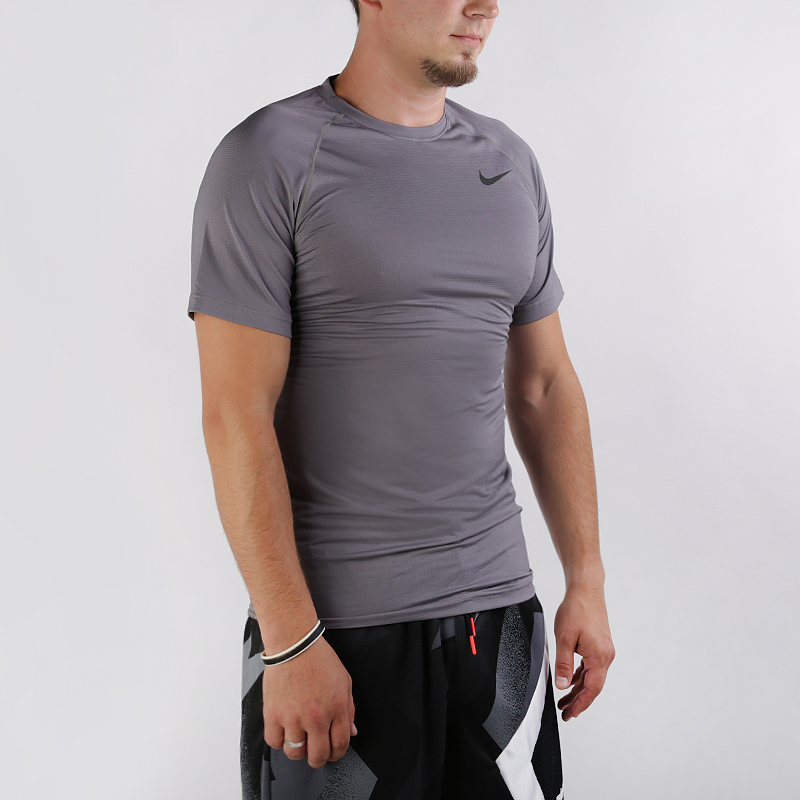 мужская серая футболка Nike Breathe Pro Short-Sleeve Top AO1803-056 - цена, описание, фото 1